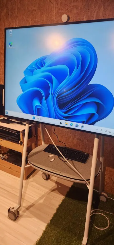 SurfaceHub 2S Windows 11 Proインストール済み - メルカリ