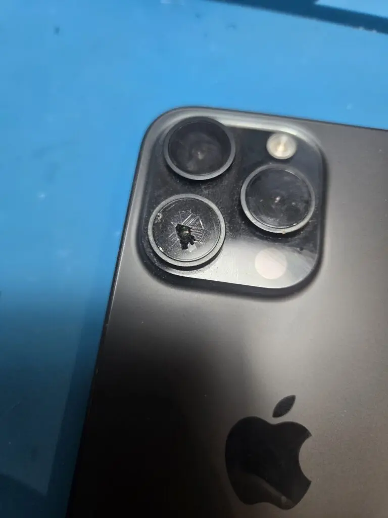 本日の修理）iPhone 15 Proカメラレンズ割れた！ - スマホ修理KoKo