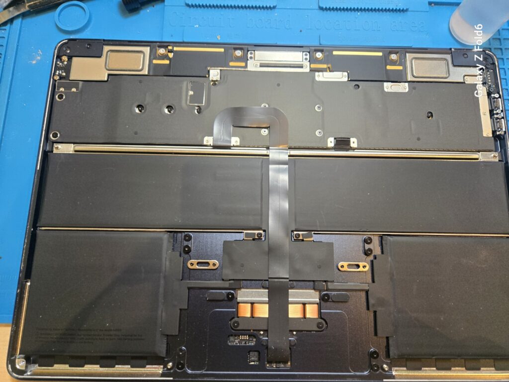 iPhone、Android、MacBook、ノートパソコン、Switchの修理、スマホ修理屋KoKoは岐阜のスマホ・PC修理専門店。