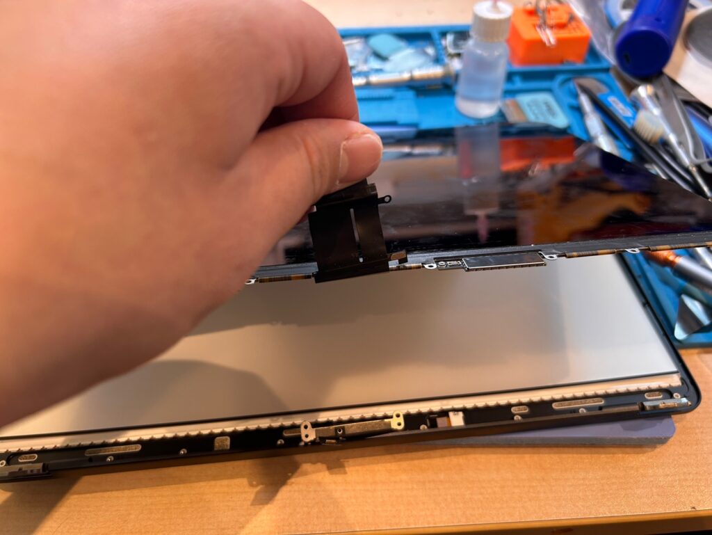 iPhone、Android、MacBook、ノートパソコン、Switchの修理、スマホ修理屋KoKoは岐阜のスマホ・PC修理専門店。