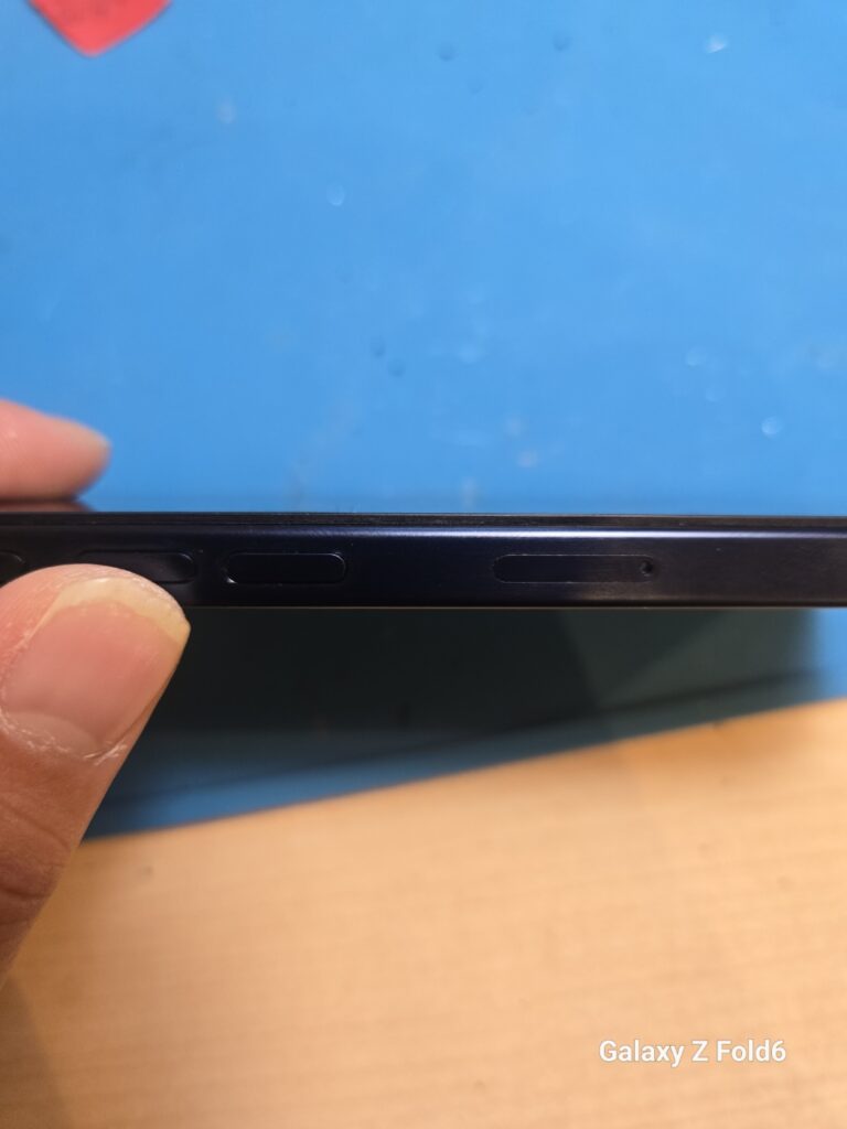 iPhone、Android、MacBook、ノートパソコン、Switchの修理、スマホ修理屋KoKoは岐阜のスマホ・PC修理専門店。