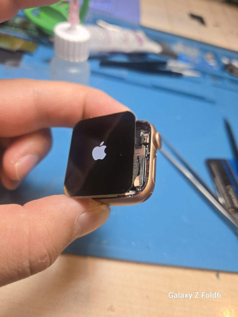 iPhone、Android、MacBook、ノートパソコン、Switchの修理、スマホ修理屋KoKoは岐阜のスマホ・PC修理専門店。