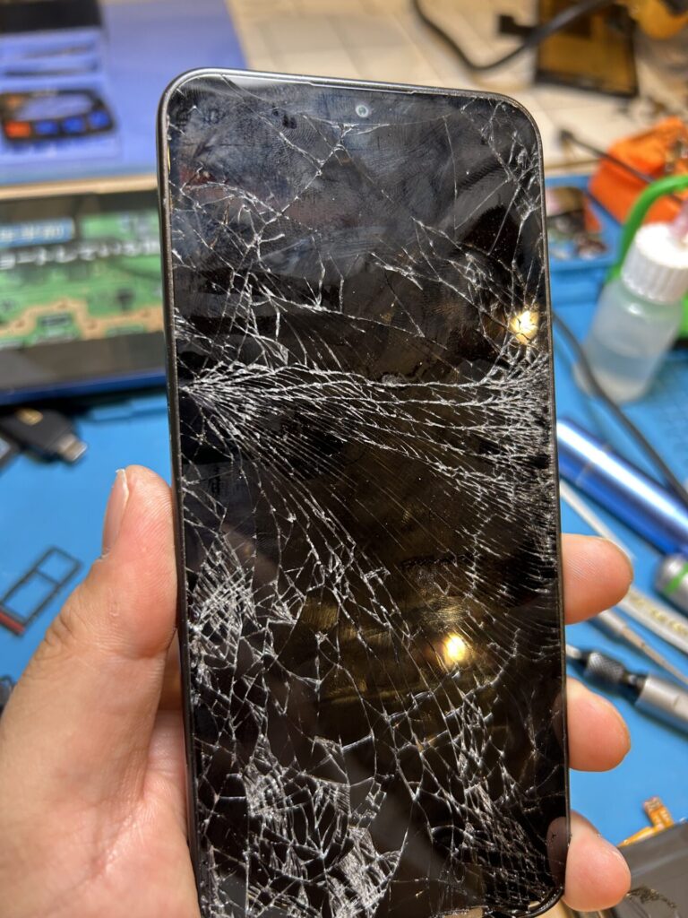 iPhone、Android、MacBook、ノートパソコン、Switchの修理、スマホ修理屋KoKoは岐阜のスマホ・PC修理専門店。