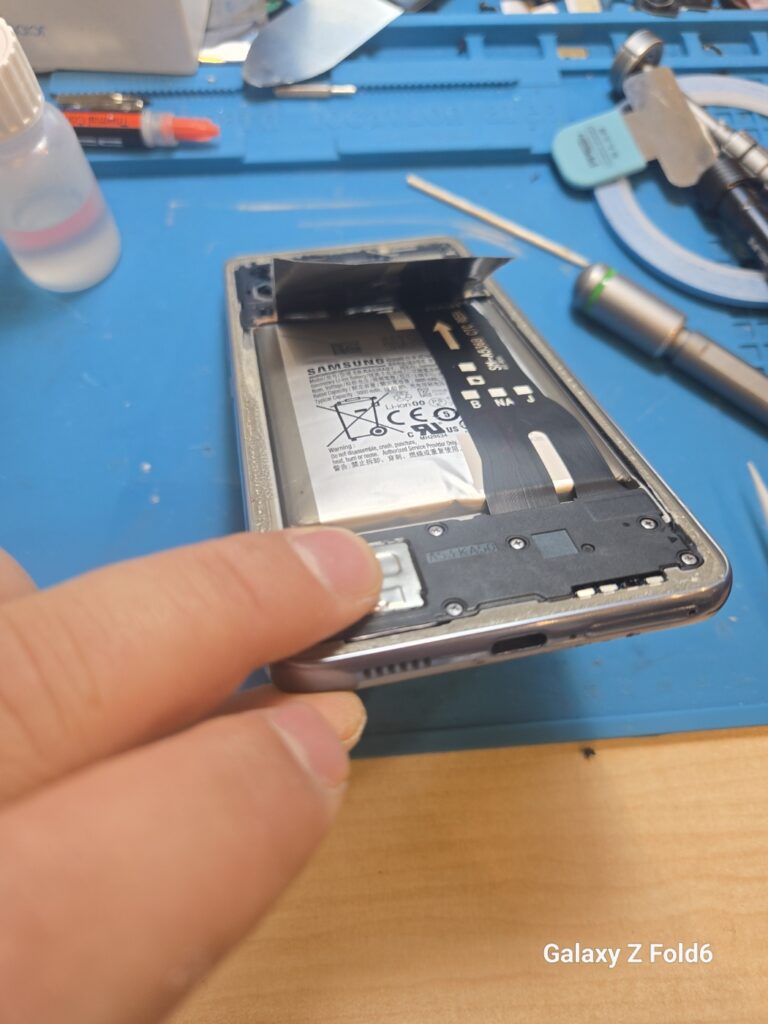 iPhone、Android、MacBook、ノートパソコン、Switchの修理、スマホ修理屋KoKoは岐阜のスマホ・PC修理専門店。

