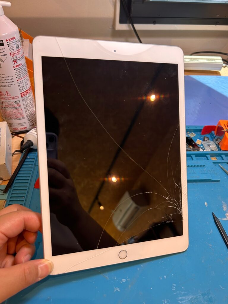 iPhone、Android、MacBook、ノートパソコン、Switchの修理、スマホ修理屋KoKoは岐阜のスマホ・PC修理専門店。
