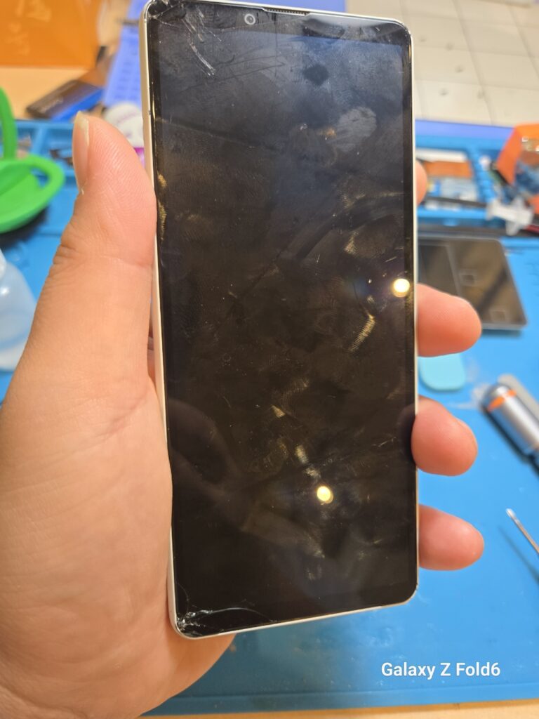 iPhone、Android、MacBook、ノートパソコン、Switchの修理、スマホ修理屋KoKoは岐阜のスマホ・PC修理専門店。