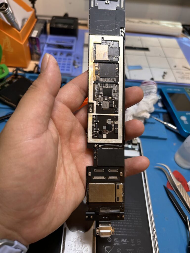 iPhone、Android、MacBook、ノートパソコン、Switchの修理、スマホ修理屋KoKoは岐阜のスマホ・PC修理専門店。