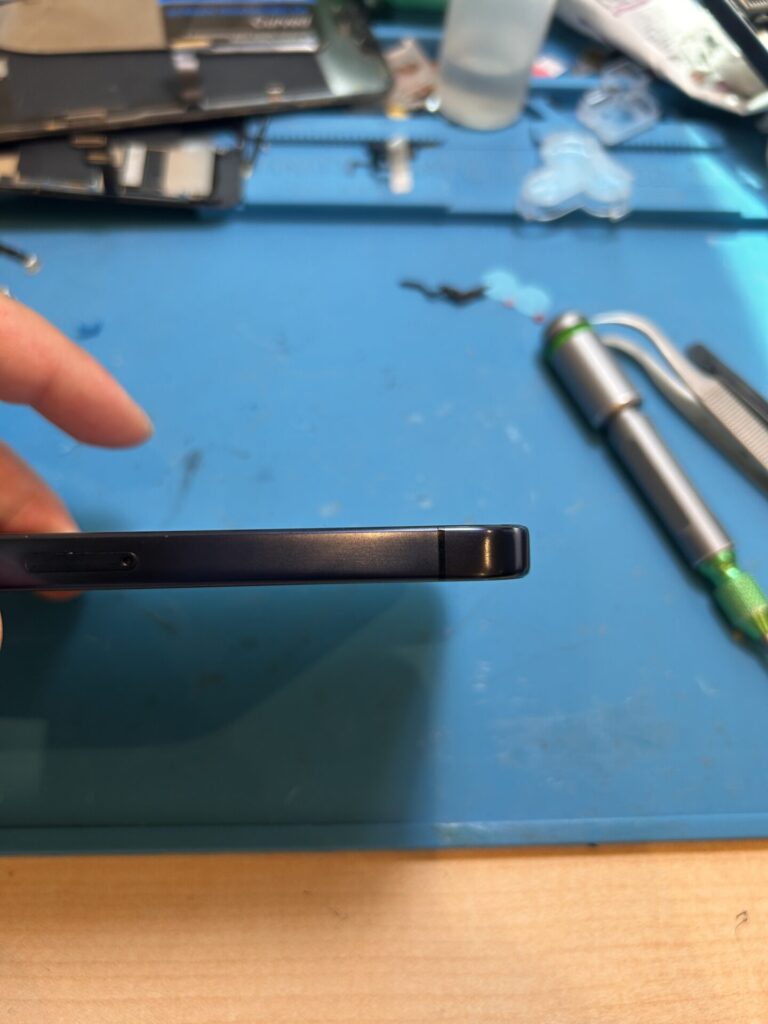 iPhone、Android、MacBook、ノートパソコン、Switchの修理、スマホ修理屋KoKoは岐阜のスマホ・PC修理専門店。
