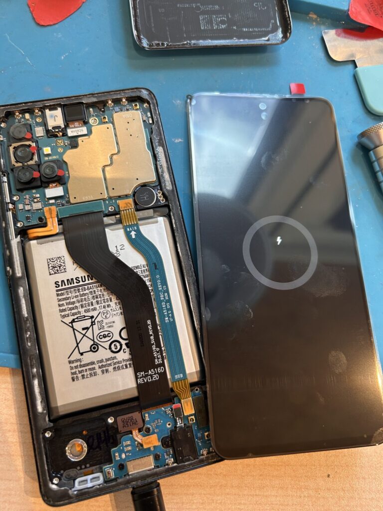 iPhone、Android、MacBook、ノートパソコン、Switchの修理、スマホ修理屋KoKoは岐阜のスマホ・PC修理専門店。