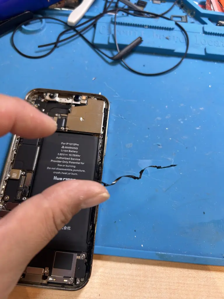 本日の修理）iPhone 12 Pro非純正バッテリーから純正バッテリーに交換
