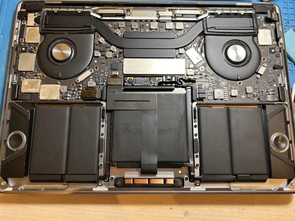 本日の修理）MacBook Pro 13インチ（A1706）フレックスゲート修理＋