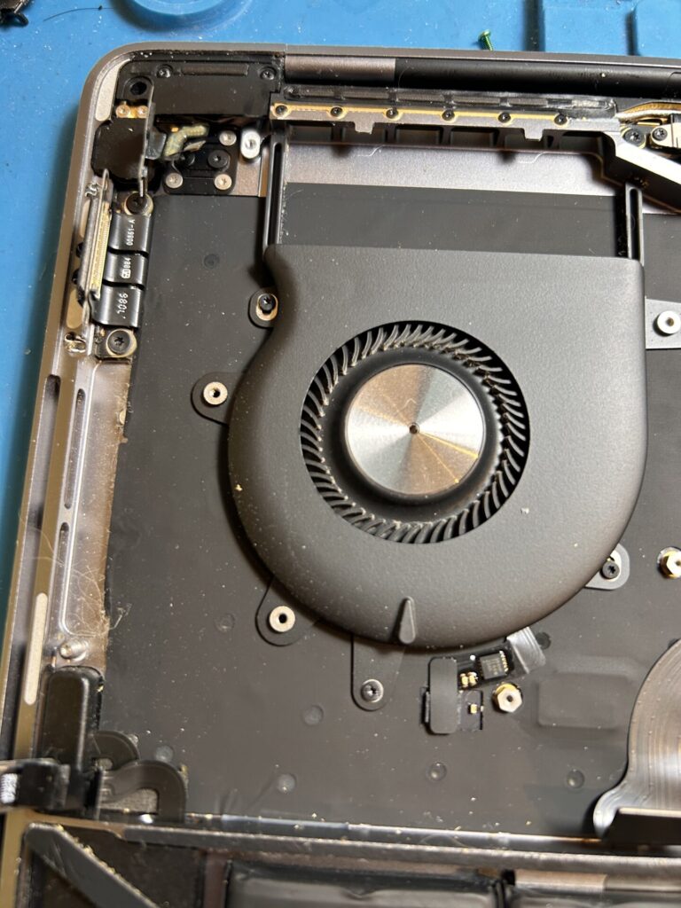 iPhone、Android、MacBook、ノートパソコン、Switchの修理、スマホ修理屋KoKoは岐阜のスマホ・PC修理専門店。