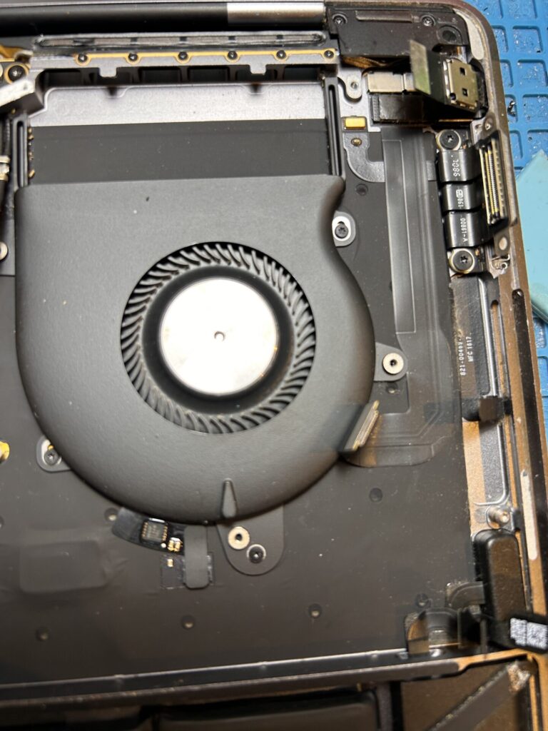 iPhone、Android、MacBook、ノートパソコン、Switchの修理、スマホ修理屋KoKoは岐阜のスマホ・PC修理専門店。