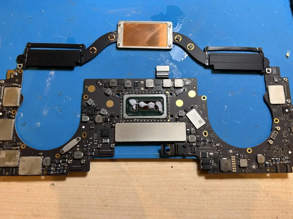 本日の修理）MacBook Pro 13インチ（A1706）フレックスゲート修理＋