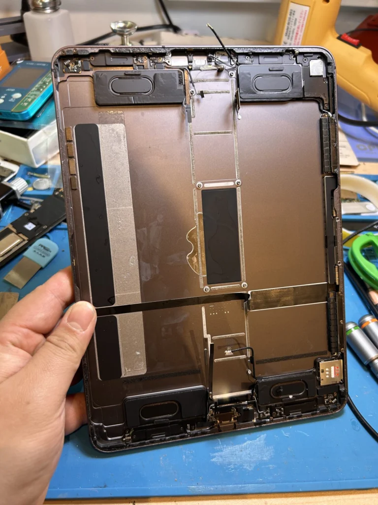 スマホのパネル修理機 検証】スマホの多機能圧着器の解説と iPhoneバックパネル交換修理実践