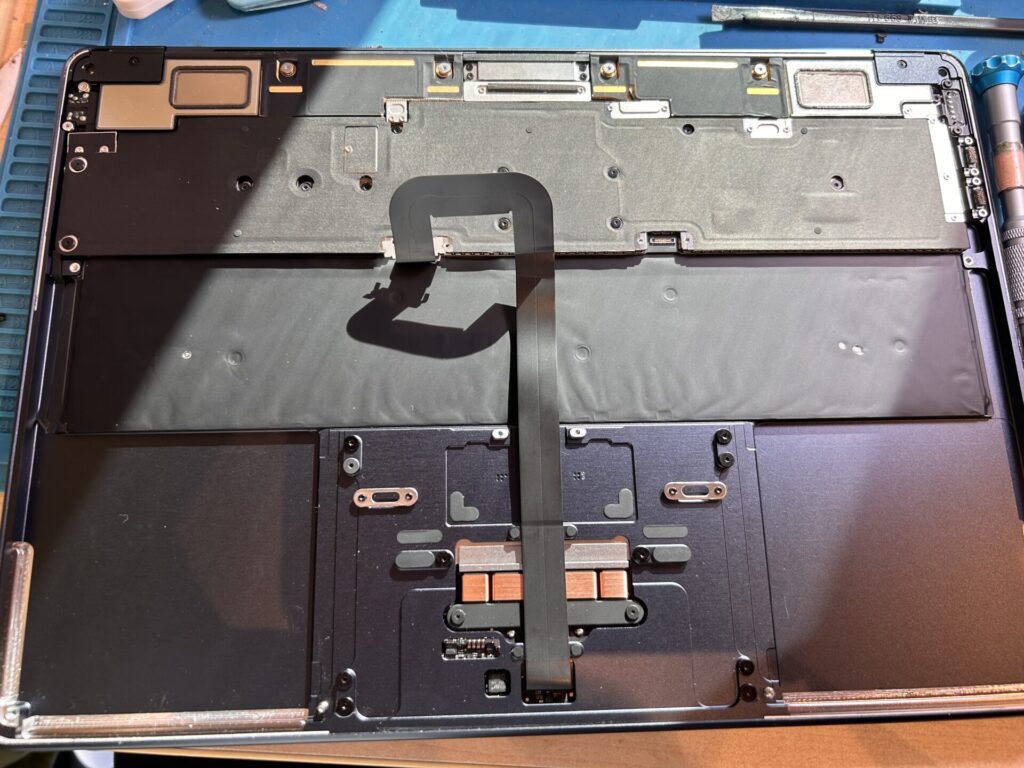 iPhone、Android、MacBook、ノートパソコン、Switchの修理、スマホ修理屋KoKoは岐阜のスマホ・PC修理専門店。