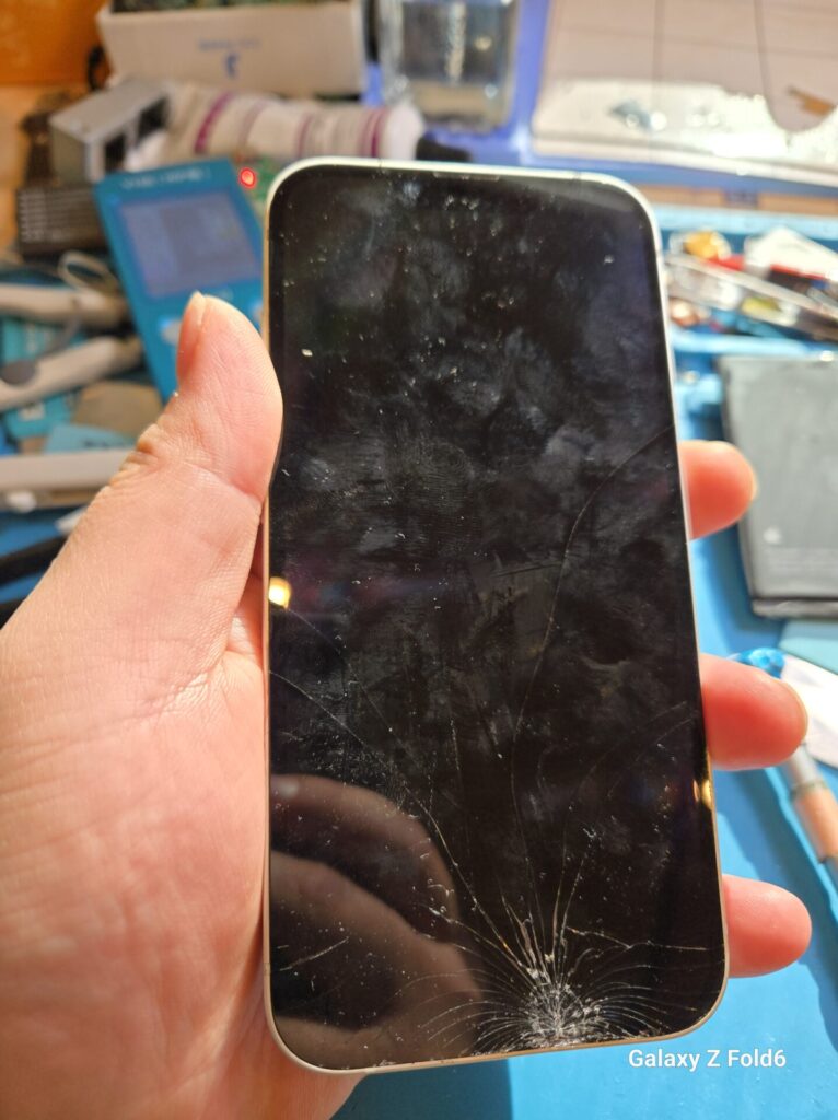 iPhone、Android、MacBook、ノートパソコン、Switchの修理、スマホ修理屋KoKoは岐阜のスマホ・PC修理専門店。