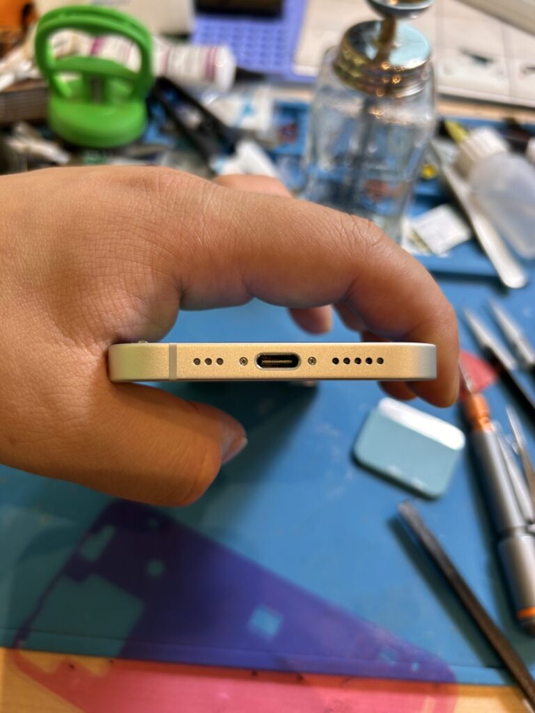 iPhone、Android、MacBook、ノートパソコン、Switchの修理、スマホ修理屋KoKoは岐阜のスマホ・PC修理専門店。