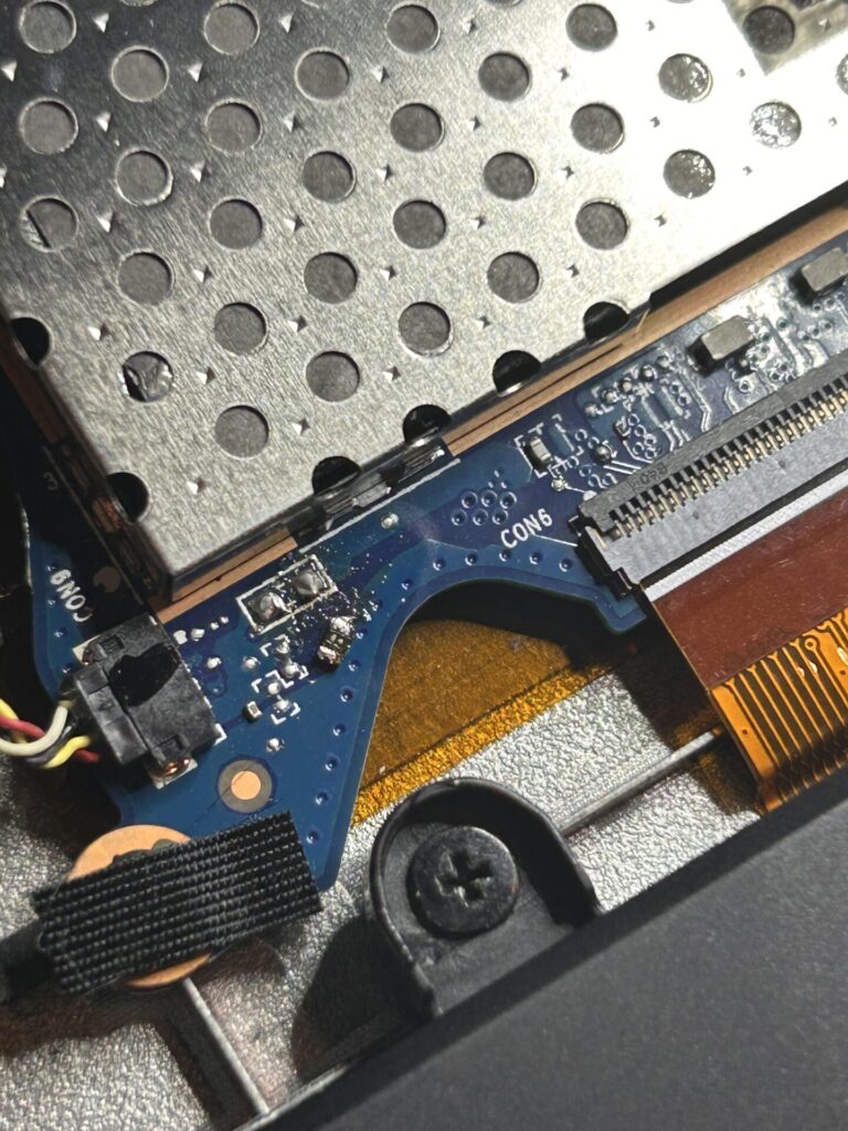 iPhone、Android、MacBook、ノートパソコン、Switchの修理、スマホ修理屋KoKoは岐阜のスマホ・PC修理専門店。