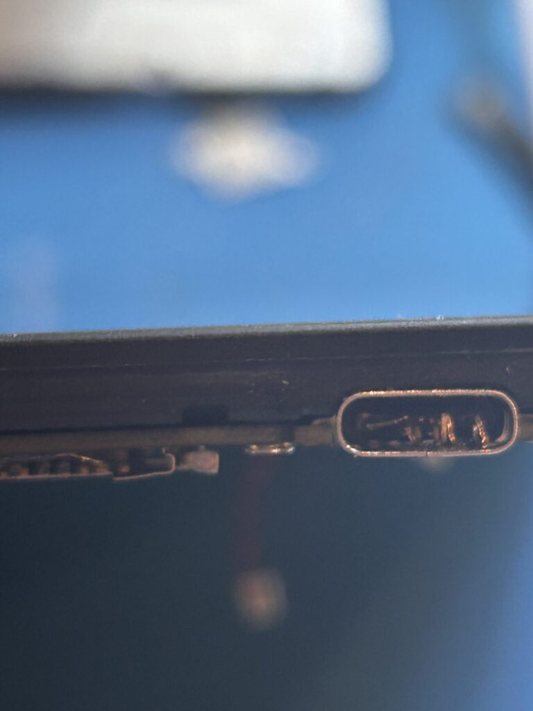 iPhone、Android、MacBook、ノートパソコン、Switchの修理、スマホ修理屋KoKoは岐阜のスマホ・PC修理専門店。