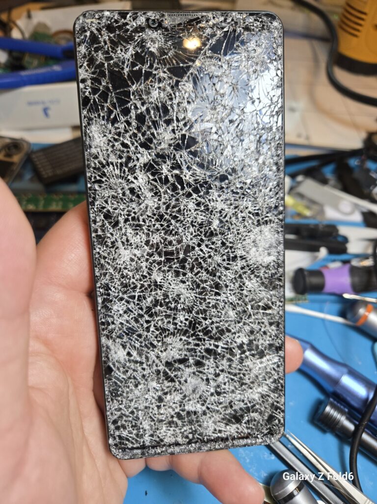 iPhone、Android、MacBook、ノートパソコン、Switchの修理、スマホ修理屋KoKoは岐阜のスマホ・PC修理専門店。