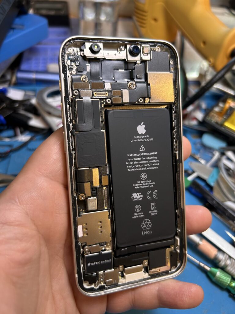 iPhone、Android、MacBook、ノートパソコン、Switchの修理、スマホ修理屋KoKoは岐阜のスマホ・PC修理専門店。
