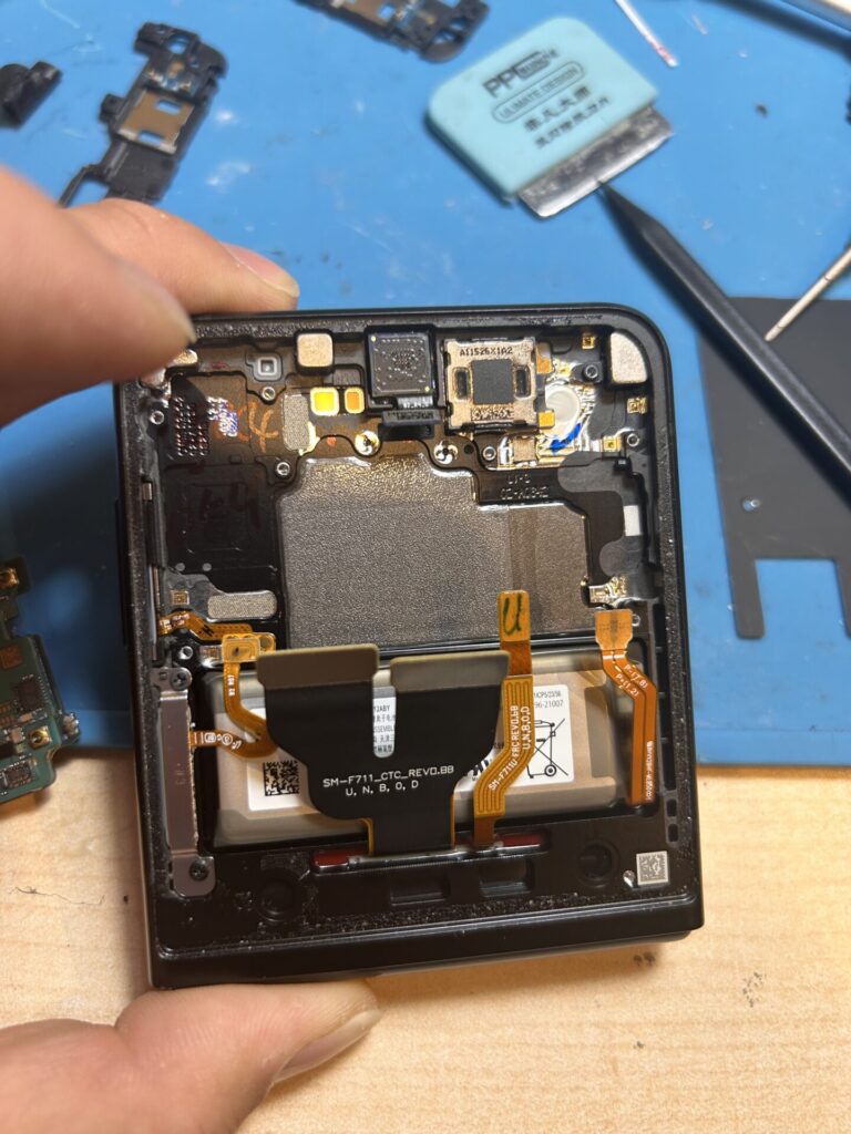 iPhone、Android、MacBook、ノートパソコン、Switchの修理、スマホ修理屋KoKoは岐阜のスマホ・PC修理専門店。
