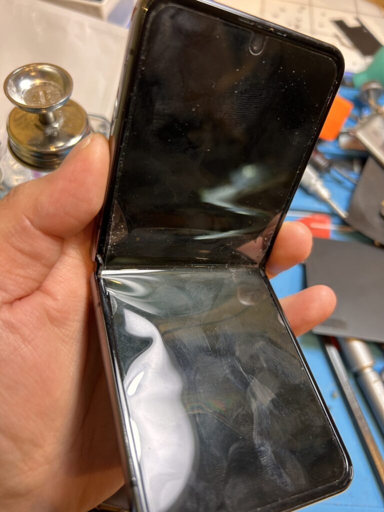 iPhone、Android、MacBook、ノートパソコン、Switchの修理、スマホ修理屋KoKoは岐阜のスマホ・PC修理専門店。