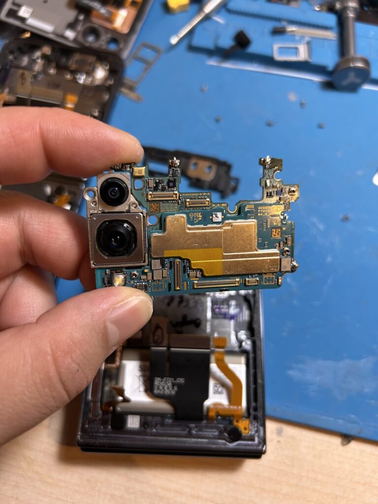 iPhone、Android、MacBook、ノートパソコン、Switchの修理、スマホ修理屋KoKoは岐阜のスマホ・PC修理専門店。
