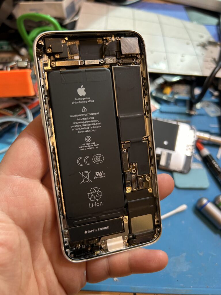 iPhone、Android、MacBook、ノートパソコン、Switchの修理、スマホ修理屋KoKoは岐阜のスマホ・PC修理専門店。