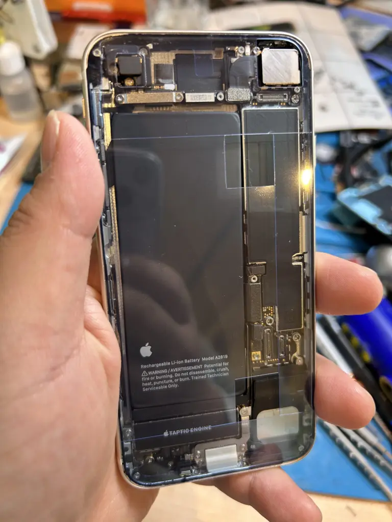本日の修理）iPhone SE3 TouchID（ホームボタン修理）＋純正バッテリー