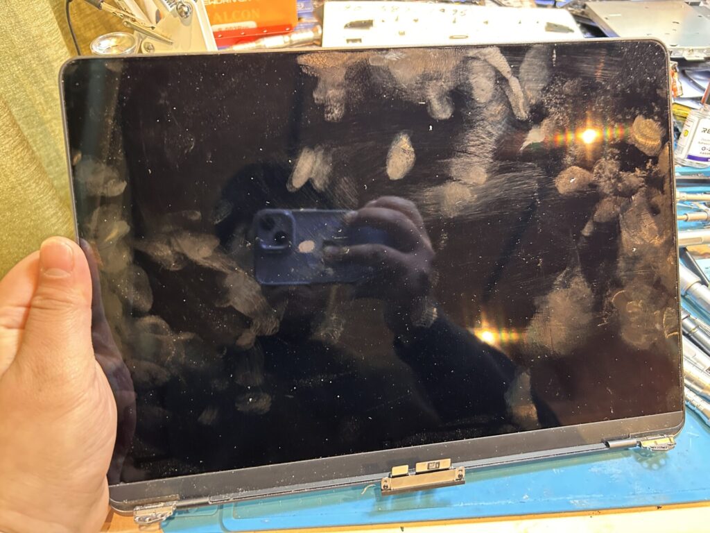 iPhone、Android、MacBook、ノートパソコン、Switchの修理、スマホ修理屋KoKoは岐阜のスマホ・PC修理専門店。