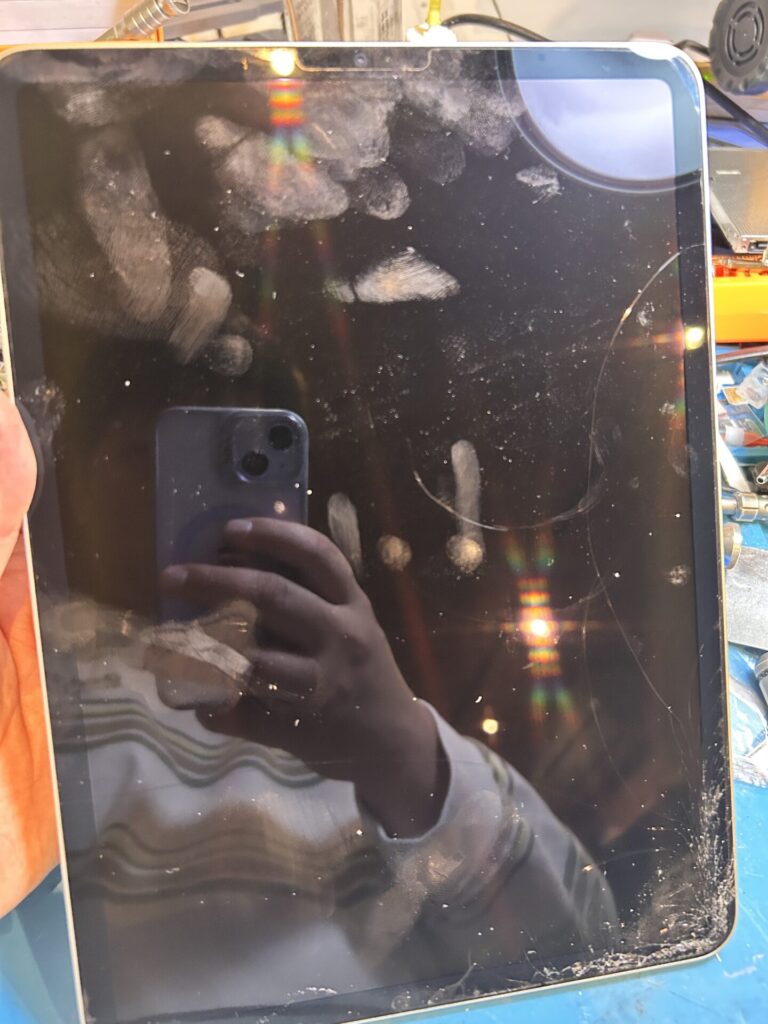 iPhone、Android、MacBook、ノートパソコン、Switchの修理、スマホ修理屋KoKoは岐阜のスマホ・PC修理専門店。