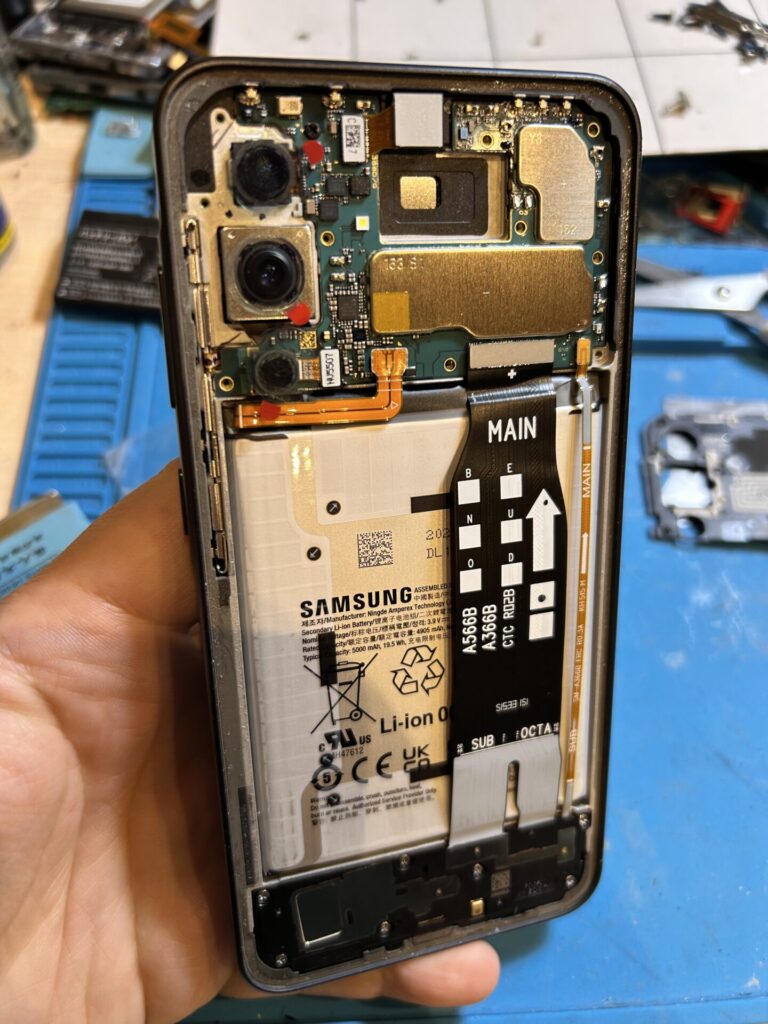 iPhone、Android、MacBook、ノートパソコン、Switchの修理、スマホ修理屋KoKoは岐阜のスマホ・PC修理専門店。