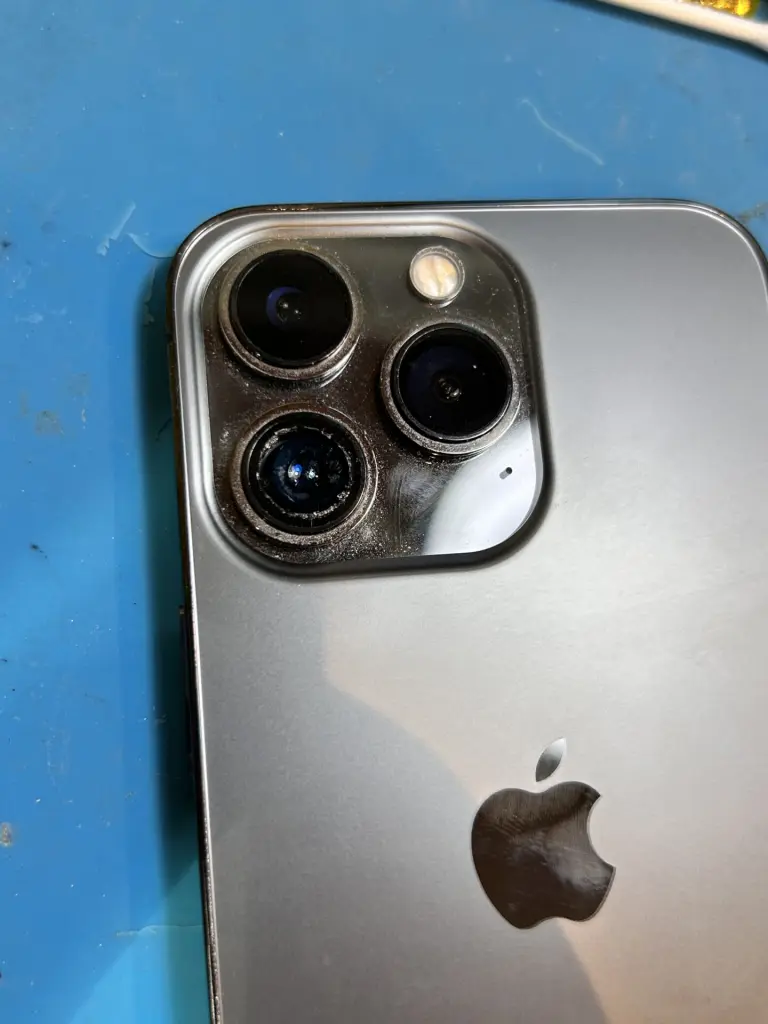 本日の修理）iPhone 13 Pro アウトカメラ交換、カメラレンズ - スマホ
