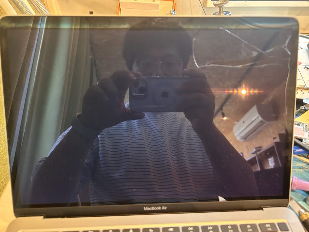 iPhone、Android、MacBook、ノートパソコン、Switchの修理、スマホ修理屋KoKoは岐阜のスマホ・PC修理専門店。