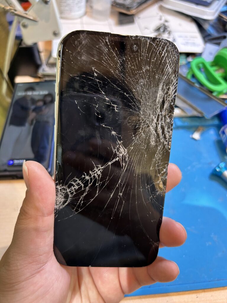 iPhone、Android、MacBook、ノートパソコン、Switchの修理、スマホ修理屋KoKoは岐阜のスマホ・PC修理専門店。