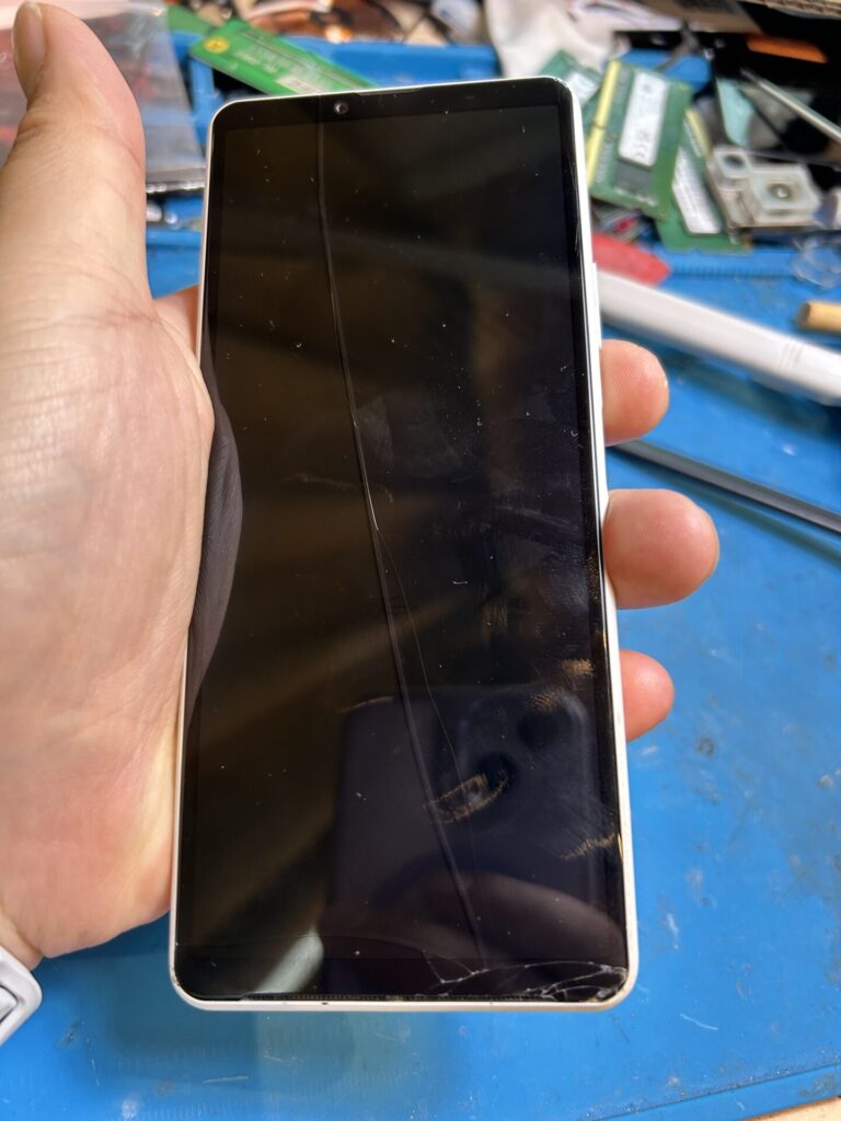 iPhone、Android、MacBook、ノートパソコン、Switchの修理、スマホ修理屋KoKoは岐阜のスマホ・PC修理専門店。