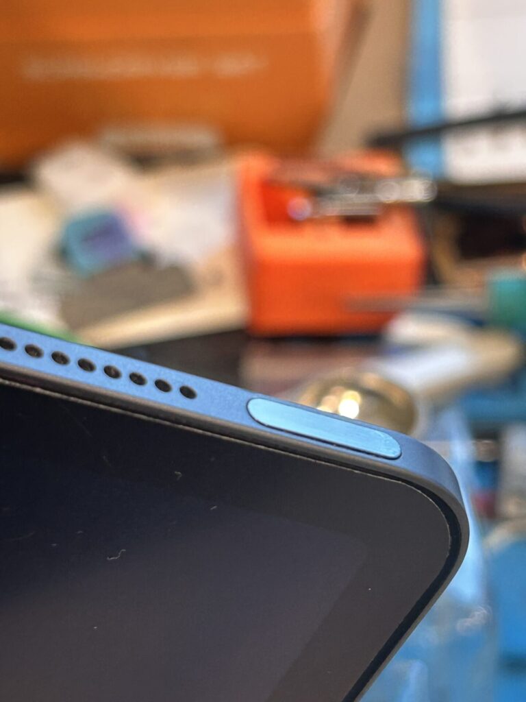iPhone、Android、MacBook、ノートパソコン、Switchの修理、スマホ修理屋KoKoは岐阜のスマホ・PC修理専門店。