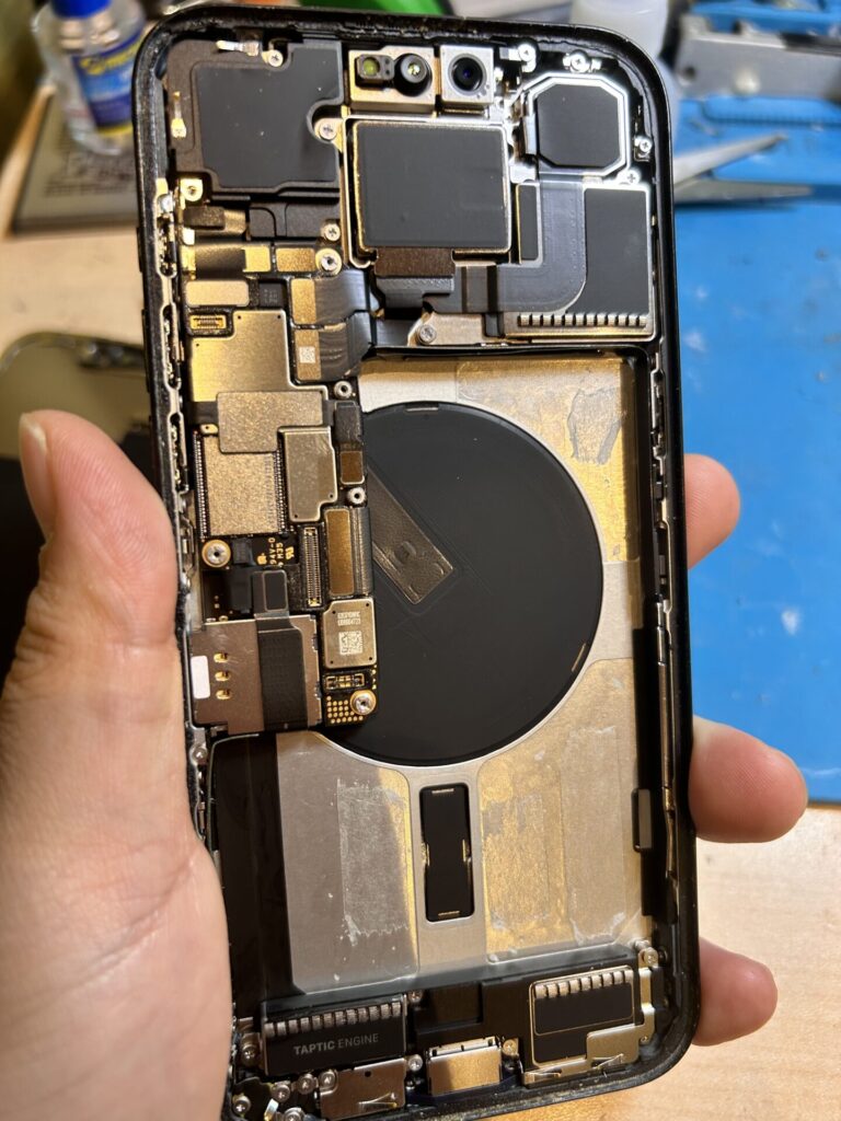 iPhone、Android、MacBook、ノートパソコン、Switchの修理、スマホ修理屋KoKoは岐阜のスマホ・PC修理専門店。