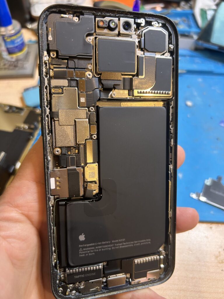 iPhone、Android、MacBook、ノートパソコン、Switchの修理、スマホ修理屋KoKoは岐阜のスマホ・PC修理専門店。