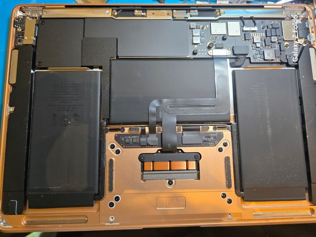 iPhone、Android、MacBook、ノートパソコン、Switchの修理、スマホ修理屋KoKoは岐阜のスマホ・PC修理専門店。