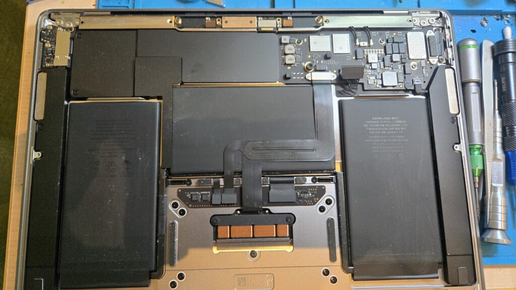 iPhone、Android、MacBook、ノートパソコン、Switchの修理、スマホ修理屋KoKoは岐阜のスマホ・PC修理専門店。