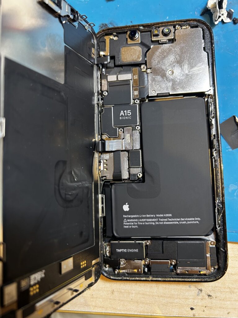 iPhone、Android、MacBook、ノートパソコン、Switchの修理、スマホ修理屋KoKoは岐阜のスマホ・PC修理専門店。