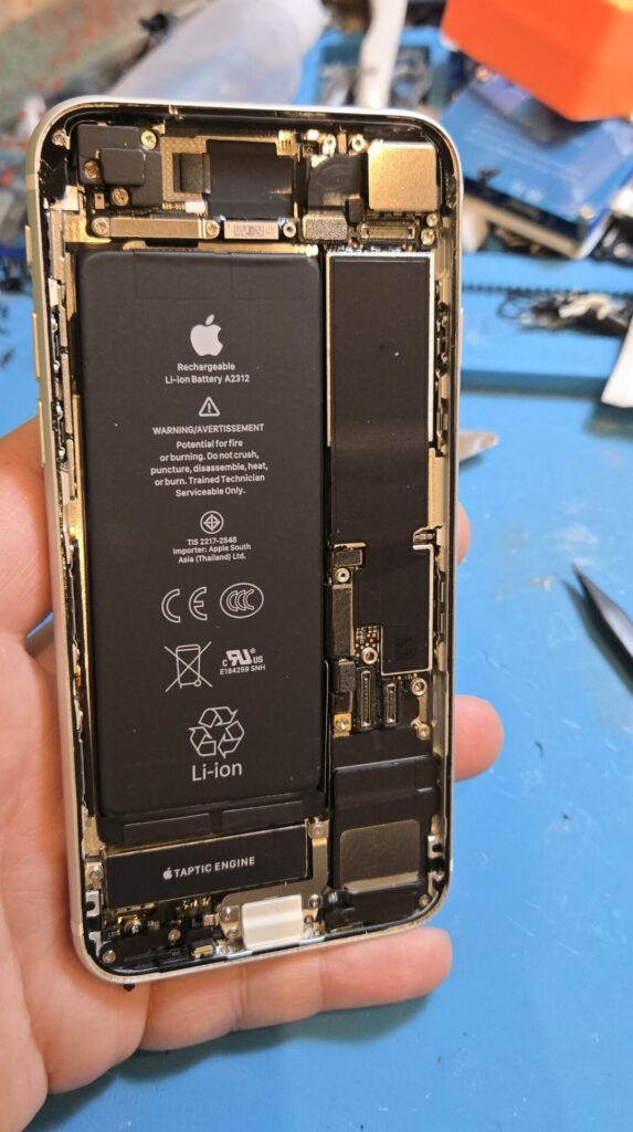 iPhone、Android、MacBook、ノートパソコン、Switchの修理、スマホ修理屋KoKoは岐阜のスマホ・PC修理専門店。